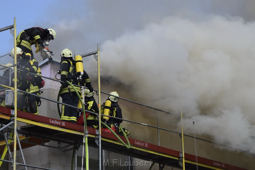 Dachstuhlbrand Koeln Poll Geislarerstr P202.JPG - Miklos Laubert